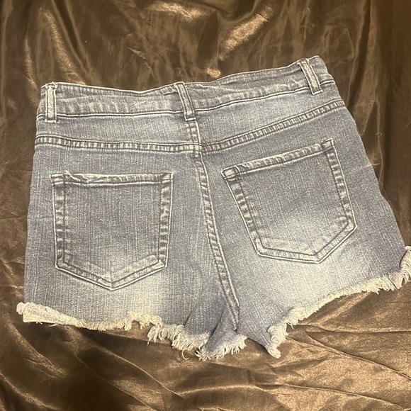 Women’s Shorts - Picture 2 of 3